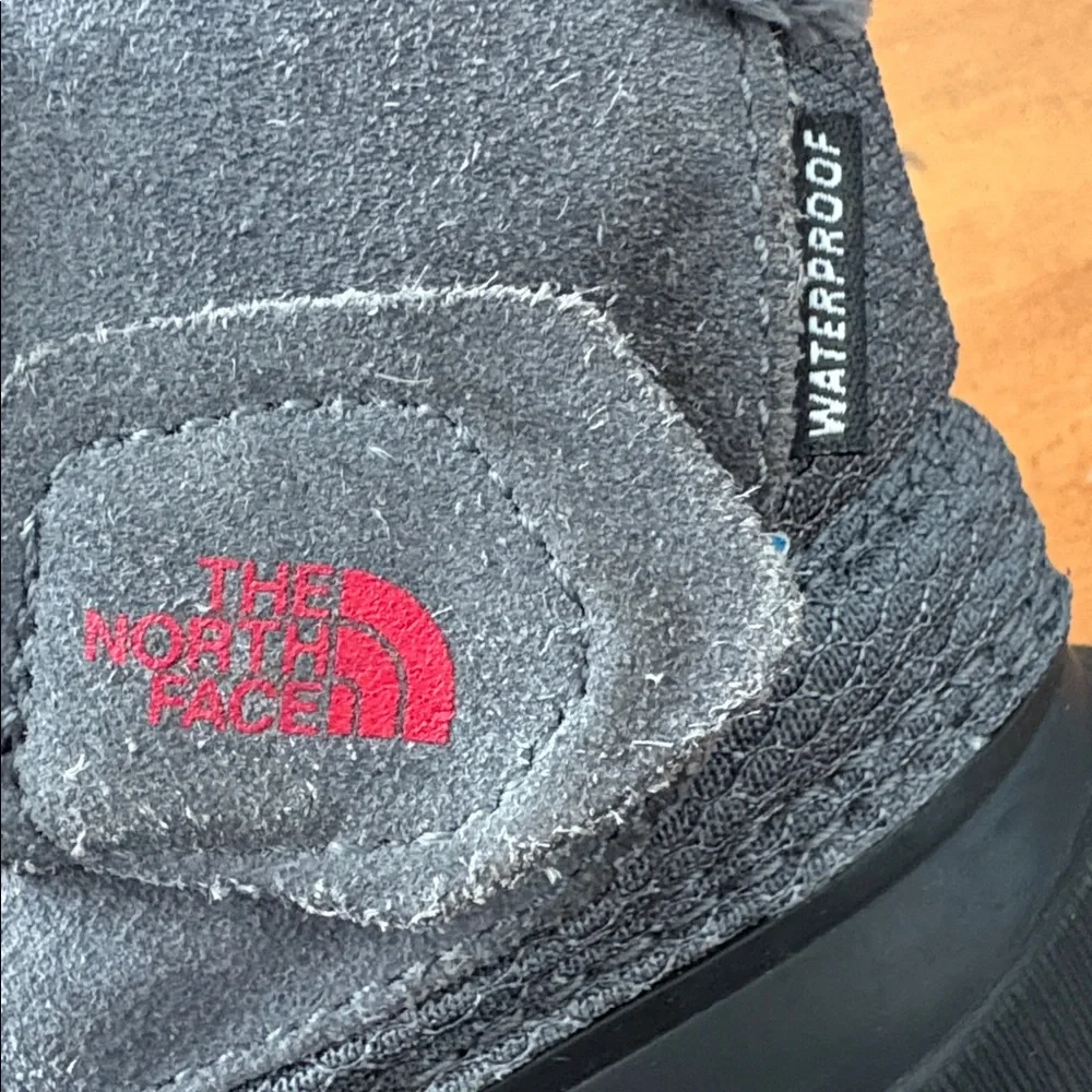 The North Face Alpenglow ll Kids Gray and Black Snow Boots Size 9